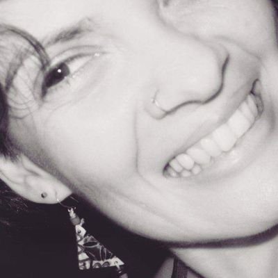 #Bailarina, #Artesã, #Pedagoga, #Poeta e #Feminista. Não necessariamente nessa ordem.