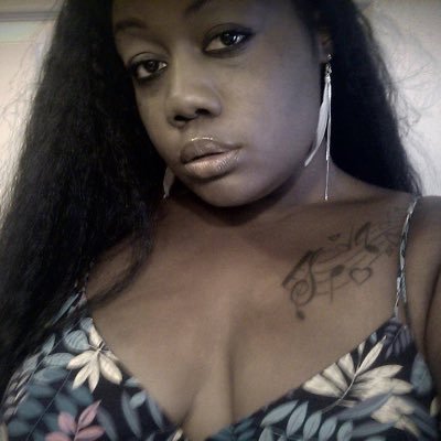 sympfanee's profile picture. 