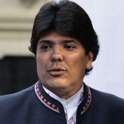 Sommelier de masato, hater de la changua, politólogo de vereda, la derecha sólo para lanzar el tejo. Posser, no busco cambiar el futuro del país con un # ¿o sí?