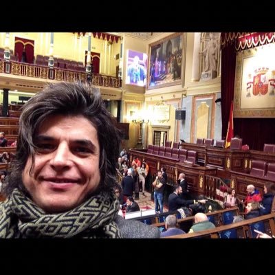 Hago RT aleatoriamente para confundir al algoritmo de la NSA. No hace falta que me sigas. Joder que no me sigas. Igual que antes. Paz, Alegría, Risa.
