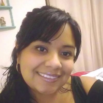 Chilena, trabajadora social, feminista y de izquierda.