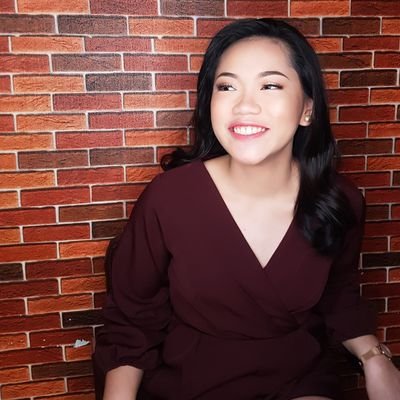 Be someone that makes you happy.
IG: @ldianneuy 😉