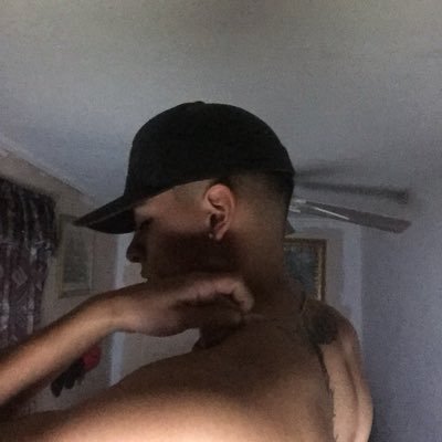 adrianlopezmong's profile picture. De: mi 
Pa: mi