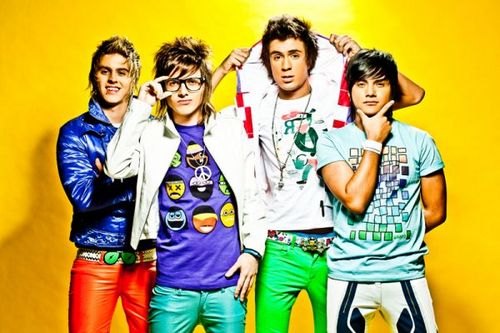 Noiis samos Fake maiis tbem e uma maneira de voçe seguiir a banda RESTART  então follow-me