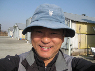 utopia111's profile picture. 직업은 축산업(진정한 무항생제 닭고기생산)
년간생산량:800t
앞으로계획:모든 축산물의 무항생제품 생산