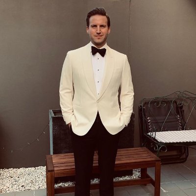 PR & Media Manager at @umusicau, PhD, @essendonfc member, @northshorefc footballer, cricket podcaster @goldenagecrickt & aspiring snooker commentator.