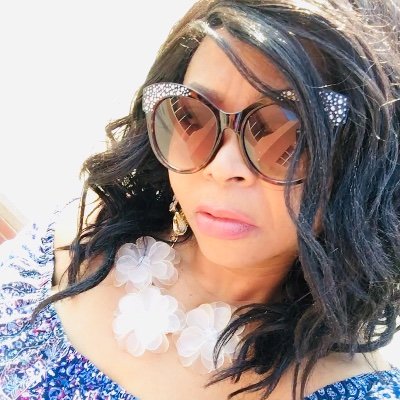 I Am Divine Black Feminine Energy..👑🧘🏾♀️🌍💎💗🧬🎁✊🏾🍯🍍🌬🕯🌊🔥🏆🙏🏾💃🏾🧲🔑🚪🏦🏛💰📚⚖️🦚🕊🌟💫💫💫✨✨✨
I Am Love♥️
I Am Light💛
I Am Loved♥️