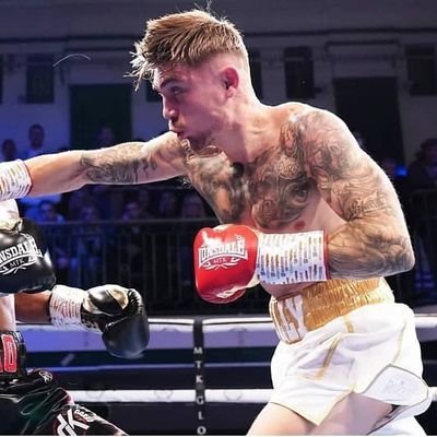 24 year old super light weight Professional Boxer ,
Trained by The Peacock Team
Instagram - @billy allington
FB- Billy Allington Boxing.
For personal training ^