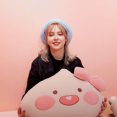 Erinlunaaa's profile picture. 🇳🇴 in Seoul / ENXP / Aquarius / Graphic Designer.   




I like to fly on my own // 혼자 날기를 좋아한다