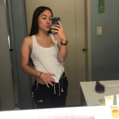 abbylugo3's profile picture. A 👩‍❤️‍💋‍👩