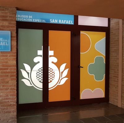 El Colegio de Educación Especial San Rafael pertenece a la OHSJD. Atiende a alumnos con pluridiscapacidad de los 3 a 21 años en EBO y PTVAL