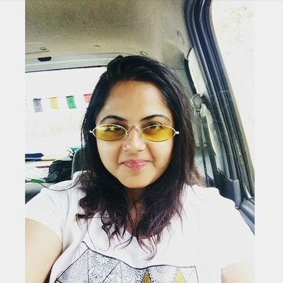 Avani_Weirdo's profile picture. Fanzoned by @iamsrk @ranveerofficial #cinephile #musicislife 🌸