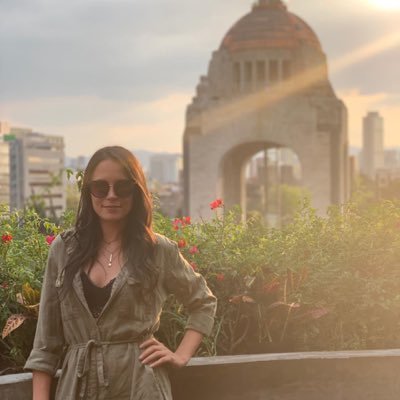 Comunicación | Marketing | Social Media | Medios 👉🏼 Conductora de radio y televisión 💜🎤 IG 📸 @monminutti Enjoy•Chill•Laugh•Travel