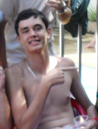 Luis Felipe,15, Sagitário. Follow me, que vai descobrir mais.  xD