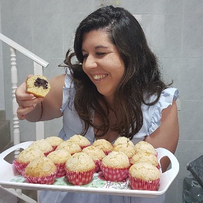 Holaa😁😁 Soy Ángeles de Málaga. Una apasionada de la repostería creativa.  Tengo un canal de youtube en el que podéis encontrar RECETAS FÁCILES 😊SUSCRIBIROS!!