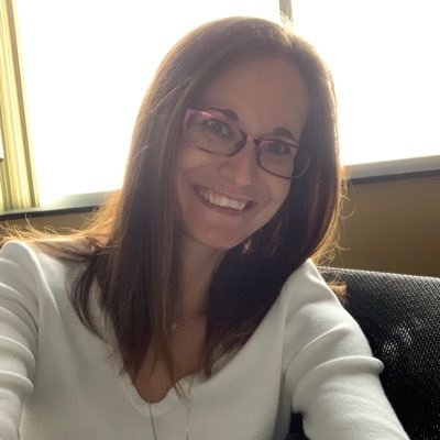 Sexy, caring, smart person with a magnetic personality! A wife and a mom of 3 wonderful kids.