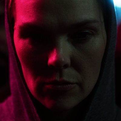 A single mother is lured by the Irish mob into a bare knuckle boxing match.