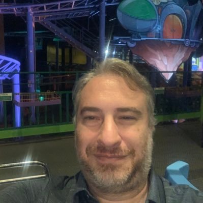 Pai, Marido, Empresário, com Formação em Engenharia, TOTALMENTE de DIREITA e defensor do Presidente Bolsonaro! 🇧🇷Brasil Acima de Tudo Deus Acima de Todos