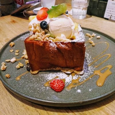 GOOfCMO5ggwiDXU's profile picture. 毎週金曜日に大阪のオシャレスポットに出没するスイーツ大好きなおっさんです。人気スイーツを食べまくる姿を毎週ユーチューブにアップしています！週末は大好きなバイキングランチ。おっさんのゆるい休日もアップしていきます。趣味はブログとボルダリング。ワシの動画とブログもぜひ見てください！相互フォローお約束します！フォローしてや