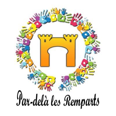 Par-delà les remparts est une association de jeunes qui a pour but de promouvoir l'activité culturelle dans la ville de Fès.