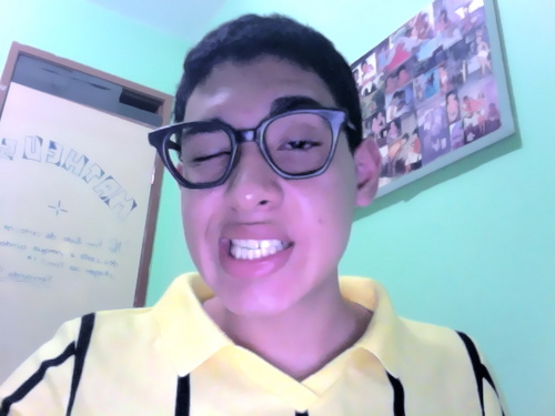 Bom, ake no meu twitter eu falo principalmente coisas que estao acontecendo no meu dia-a-dia. Se esta curioso FALLOW.. se naao PEGA O BECO.. *#