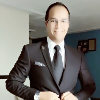 Ser humano, hijo, padre, esposo.                     
Psicólogo y educador, capacitador y consultor
Consejero Ciudadano de CEDHJ