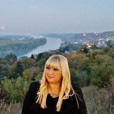 IvanaKnezBerdov's profile picture. 