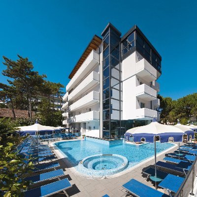 modern 4-star hotel on the Adriatic Sea with beach, swimming pool, parking, restaurant, bar, wellness and fitness. 
0039 0431 428521
info@hotel-bellevue.com