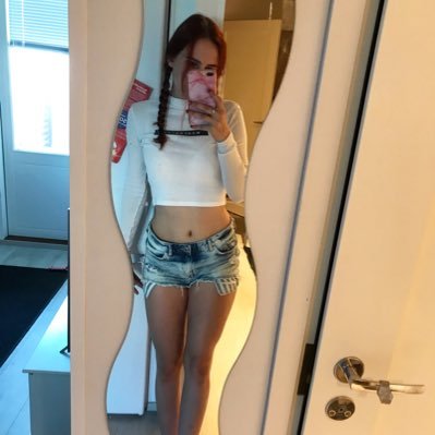 youngmom_safia's profile picture. 20years old mom from finland | 🇪🇪🇫🇮🇪🇬 | Blogger | dog owner | mother | -30% !! use code SAFIA30 https://t.co/Ih28ClOrls |