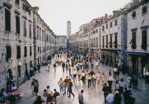 Na ovom twitter profilu možete pratiti novosti iz gradske uprave i aktivnosti dužnosnika Grada Dubrovnika.
