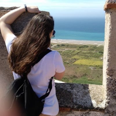 Prof. de GeH, Gda. en Historia por la UMA. Aprender errando. Inquieta observadora, cabezota, olla grillos.
Sin prisa pero sin pausa.
Time to time.