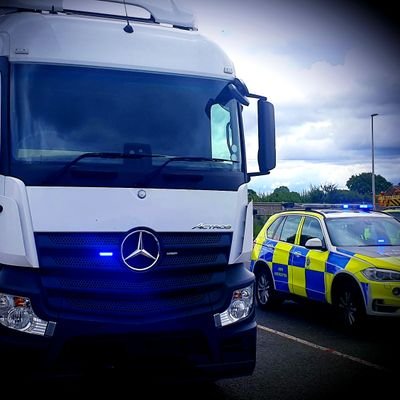 @Cheshirepolice officers working on the North West Commercial Vehicle Unit on the roads of North West England with @NWmwaypolice. 
DGSA qualified.