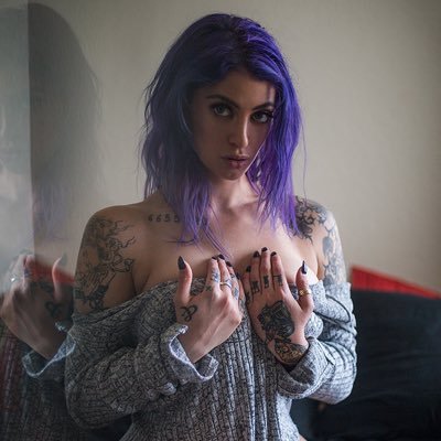 Published Tattoo Model | Drunk Twitch Affiliate | Professional IG Thot | https://t.co/NuUo1OegMI | business inquiries: pulp.suicide@gmail.com