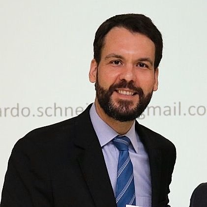 Doutor em Direito (PUC/RS), Mestre em Direito Público (UFAL), Procurador do MP de Contas (AL), Vice-Presidente do IDAA e  Professor de Direito do CESMAC (AL).