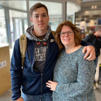 jen_schlund's profile picture. 