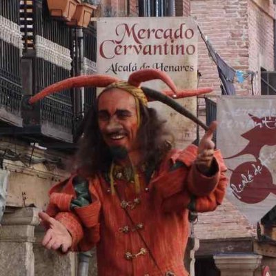 Hola! 👋 Soy el Trovador de la Calle Mayor, azote de los políticos y adalid del pueblo de la ciudad de Cervantes.
¿Estáis preparados? ¡Voy a por vosotros! 😠
