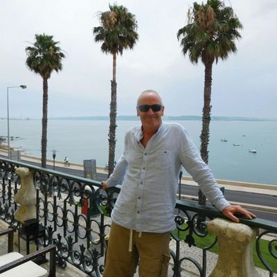 Pro EU, 🇪🇺 Hate Brexit & the stupid brexiteers 🇪🇺 Am European,🇪🇺 not a little Englander,Cricket, Sussex CCC, BHAFC, Books,Films, Current Affairs,Politics
