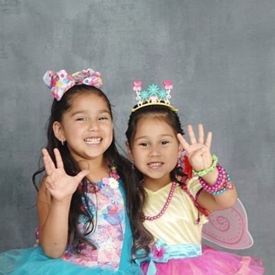 EmilySteffa's profile picture. 𝟞 • 𝟜 • 𝕋𝕨𝕠 𝕤𝕚𝕤𝕥𝕖𝕣𝕤 • 𝕆𝕟𝕖 𝕨𝕠𝕣𝕝𝕕 • 𝔹𝕖𝕤𝕥 𝕗𝕣𝕚𝕖𝕟𝕕𝕤!