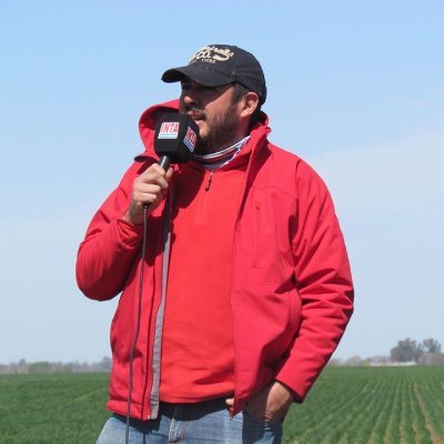 Ingeniero Agrónomo. Productor agropecuario. Director INTA General Villegas. Papá junto a Rosana de Juan, Camilo, Vicente y Pedro.