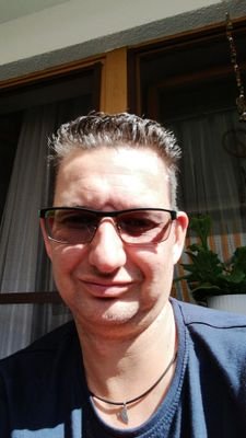 Obmann Stellvertreter von Genial2015 ein Sozialprojekt für die Menschen und Tierhilfe
Teamleader von Happy Donation
Menschen helfen Menschen