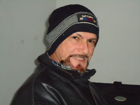 SOU CANTOR COMPOSITOR,Pq,AMO O Q,FAÇO.E SE Ñ,TENHO FAMA,É Pq.REALMENTE SOU DIFERENTE.E ME ORGULHO DE SER COMO SOU.= A MIM É DIFICIL.