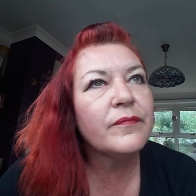 LindylooArty's profile picture. Artist, gardener, mouthy lady....