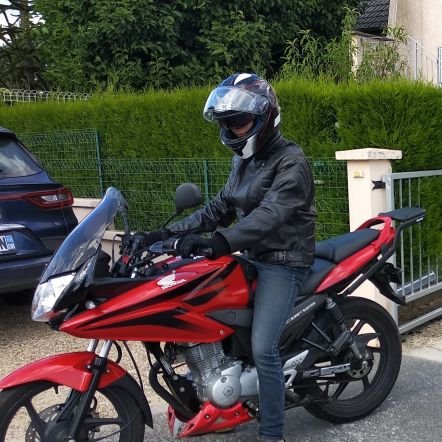 Alternant Ingénieur, exRT. Bidouilleur compulsif, motard 🏍 (CBF500).
J'ai retiré mon nom complet pour éviter les représailles d'opinion 🤷♂️