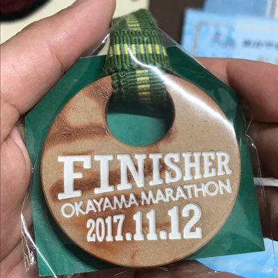 momosub330's profile picture. 月100kmの週末ランナーです。サブ3.5目指しています。2017年にハーフでデビュー。自己ベストはフル3時間31分（2025愛媛ネット）、ハーフ1時間38分、10km42分。47都道府県フルマラソンチャレンジ、現在13/47。平日は化学と電池の企業研究員です。マラソン歴8年、卓球はお休み中。ブログも書いています↓