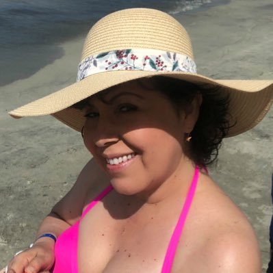 Locutora Dj, voice over profesional independiente en el sector medios de comunicación en línea, Primero DIOS, luego el resto!