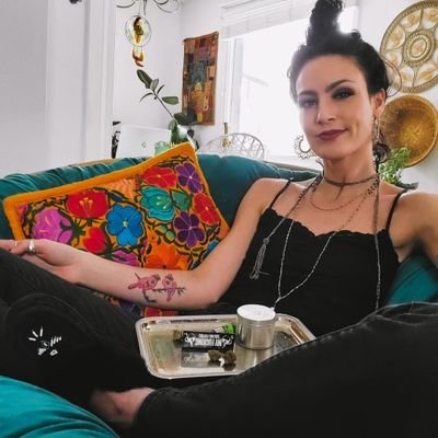 Thoughts and opinions are my own
 🌬 High! Canada Magazine. 
Co Founder of The Bud Remedy.
Cannabis advocate + enthusiast. Cannabis Mom. Medicator + Educator.