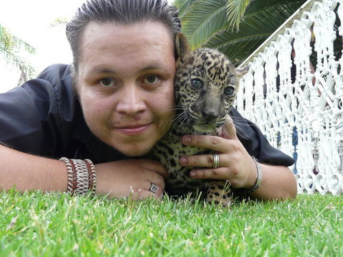 CazaCocodrilos's profile picture. Soy M.V.Z.con postgrado en Medicina y Manejo de Fauna Silvestre y Exotica,soy Cinta Negra 3er DAN de TKD.Toco guitarra y canto,me encanta conocer gente nueva!