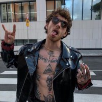 ๐ป๐๐๐๐ (@mixedsignaiz) 's Twitter Profile