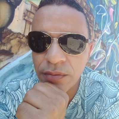 Regi82500873's profile picture. A saída e pela esquerda. Lula presidente 2022