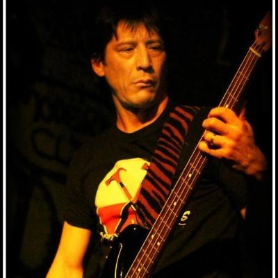Nacido en Argentina Dj , productor musica electronica, musico bajista